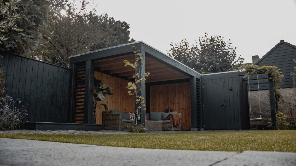 Veranda met berging en speelelementen