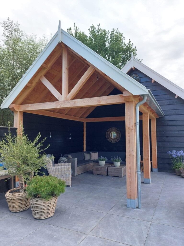 Overkapping met puntdak