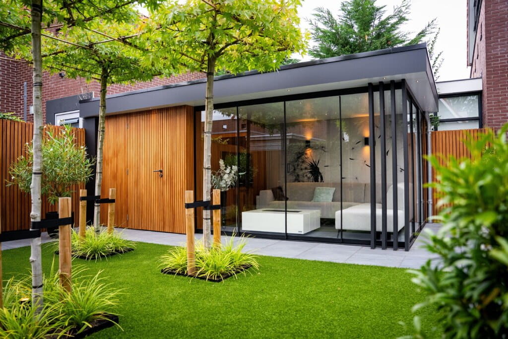 Complete achtertuin met tuinkamer