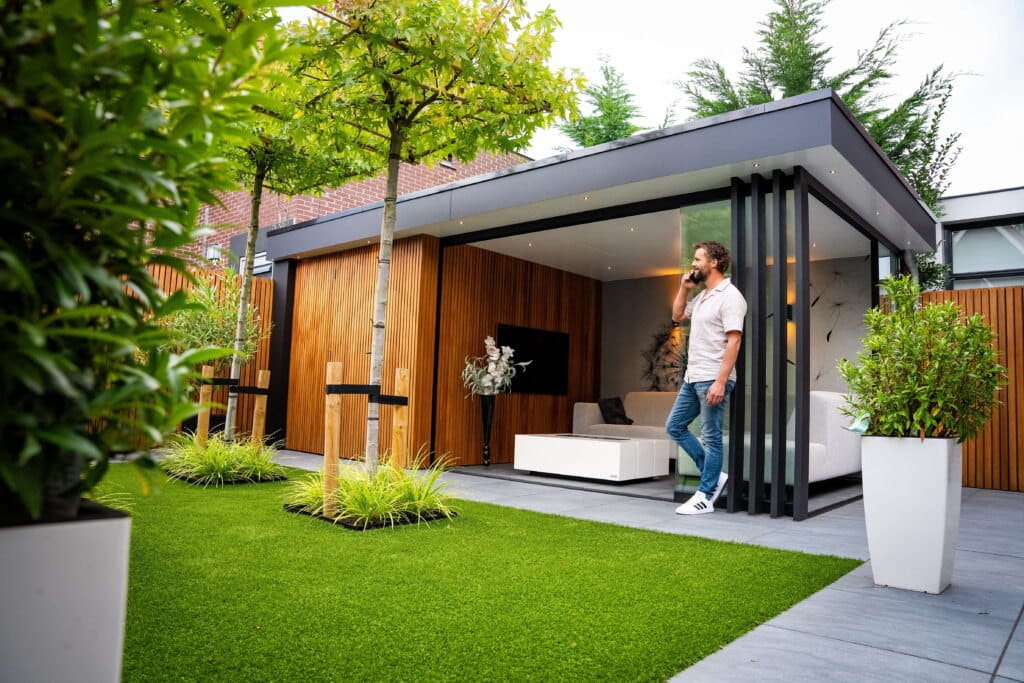 Complete achtertuin met tuinkamer