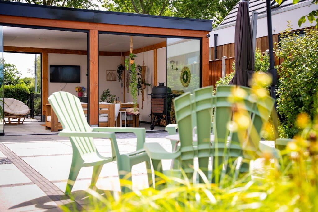 Buitenkamer met glazen schuifwanden